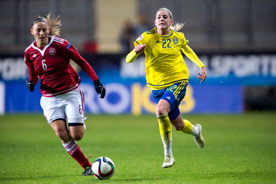 Danmarks Mariann Gajhede Knudsen och Sveriges Olivia Schough
