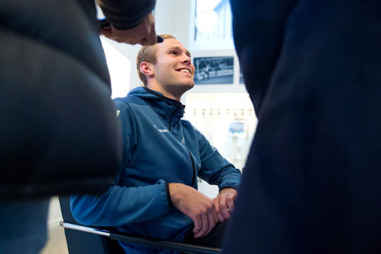 IFK Göteborgs Gustav Engvall blir intervjuad