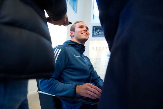 IFK Göteborgs Gustav Engvall blir intervjuad