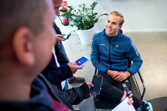 IFK Göteborgs Gustav Engvall blir intervjuad