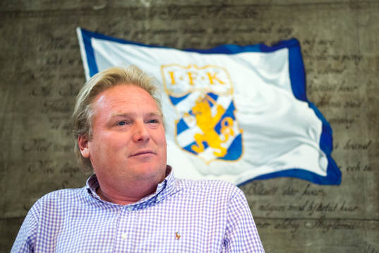 IFK Göteborgs tränare Jörgen Lennartsson blir intervjuad
