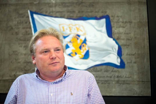 IFK Göteborgs tränare Jörgen Lennartsson blir intervjuad