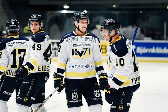 s Axel Eidstedt, Oscar Sundh och Martin Thörnberg värmer