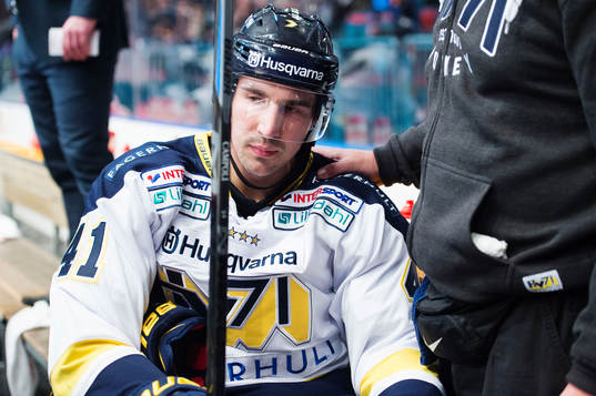 s Chris Campoli har ont