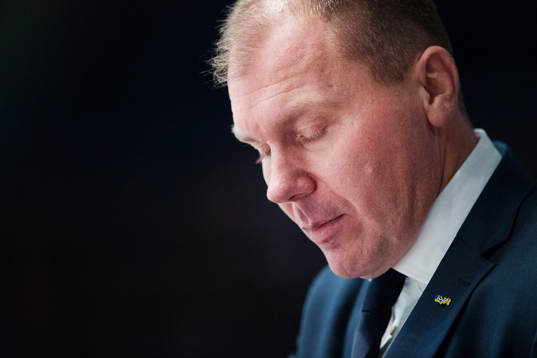 s tränare Johan Lindbom deppar