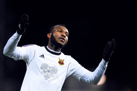 Östersunds Michael Omoh deppar