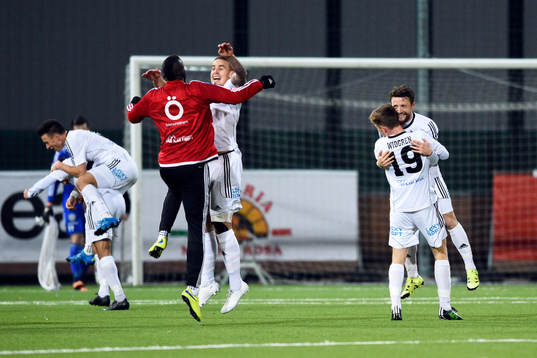 Östersundsspelare jublar
