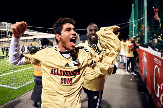Östersunds Hosam Aiesh jublar