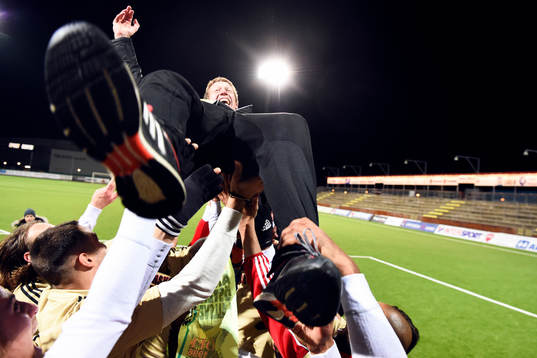 Östersundsspelarna hissar tränare Graham Potter