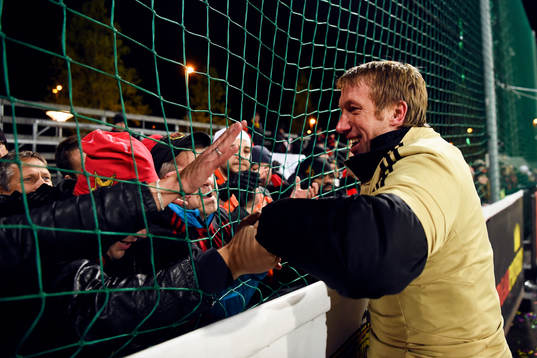 Östersunds tränare Graham Potter jublar