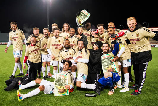 Östersunds spelare jublar