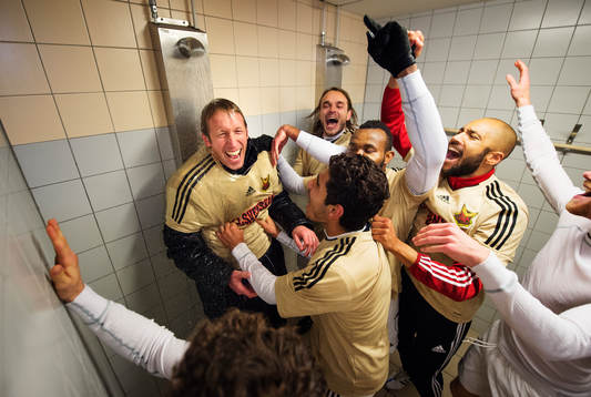 Östersunds tränare Graham Potter blir duschad i