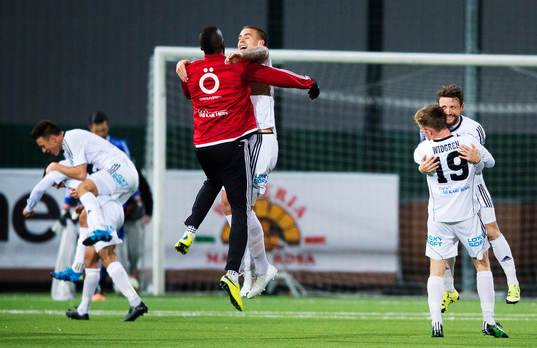Östersunds spelare jublar