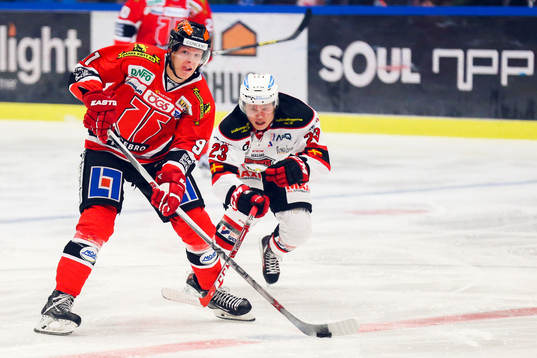 Örebros Jakub Krejcik och Malmö Redhawks Christoffer