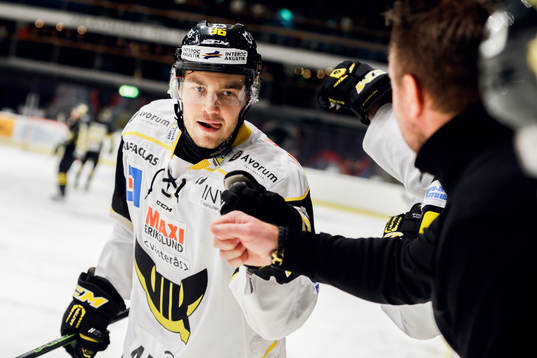Västerås Matias Myttynen firar