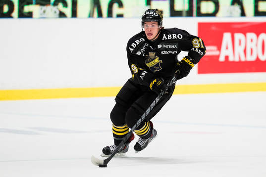 s Malte Strömwall med pucken