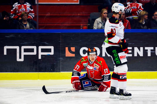 Örebros Daniel Viksten och Malmö Redhawks Nicklas Jadeland