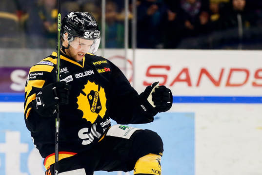 Skellefteås Anton Öhman jublar