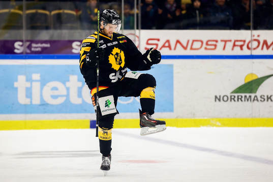 Skellefteås Anton Öhman jublar