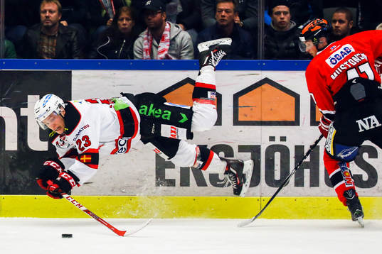 Örebros Joel Mustonen och Malmö Redhawks Christoffer