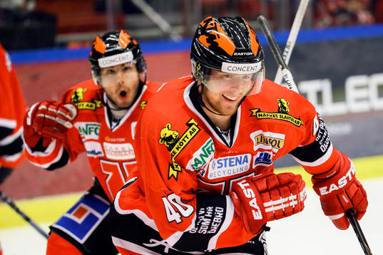 Örebros Anders Eriksson jublar