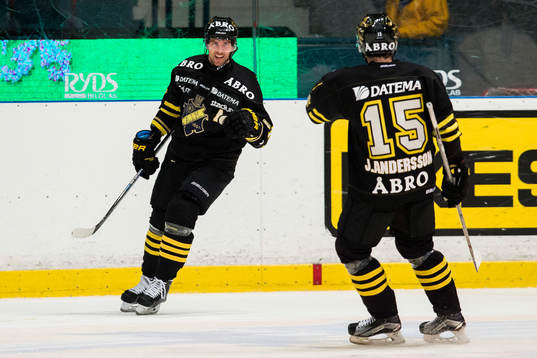 s Emil Lundberg jublar