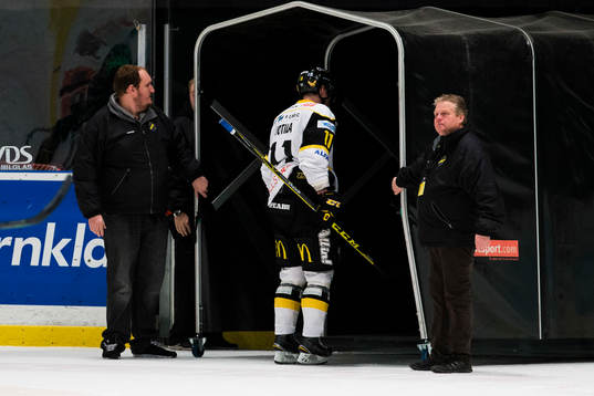 Västerås Martin Jonsson får matchstraff och tvingas