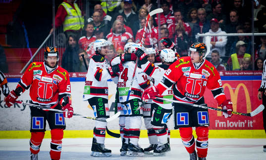 Malmö Redhawks Derek Meech gör 0-1 och jublar