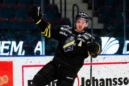 s Fredrik Hynning jublar