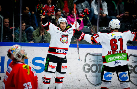 Malmös Redhawks Mattias Persson gör 1-2 och jublar med