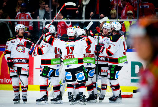 Malmö Redhawks Jens Olsson och målvakt Jonas Gunnarsson