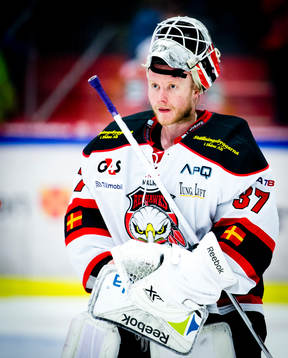 Malmö Redhawks målvakt Jonas Gunnarsson jublar