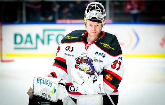 Malmö Redhawks målvakt Jonas Gunnarsson jublar