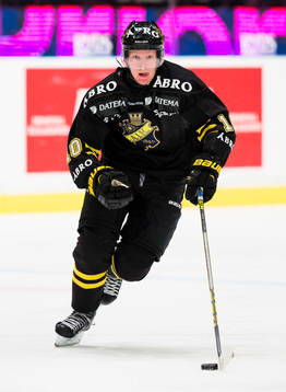 s Nicklas Heinerö med pucken