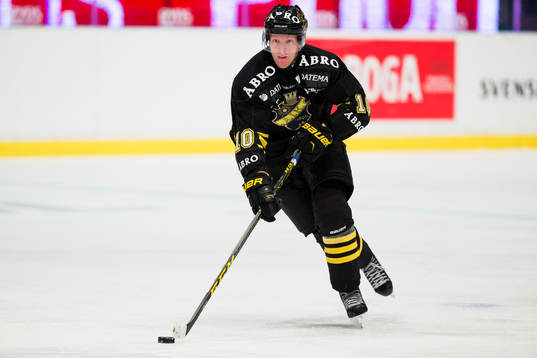 s Nicklas Heinerö med pucken