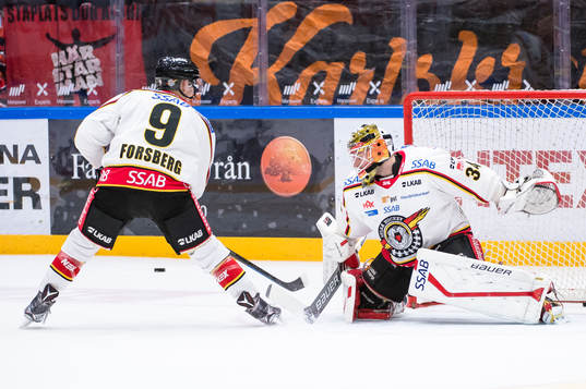 Luleås Johan Forsberg och målvakt Joel Lassinantti
