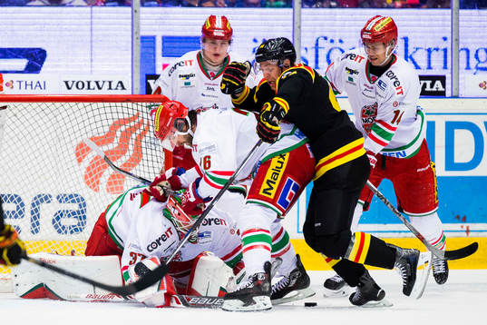 Modos målvakt Adam Reideborn, Shaun Heshka och Emil