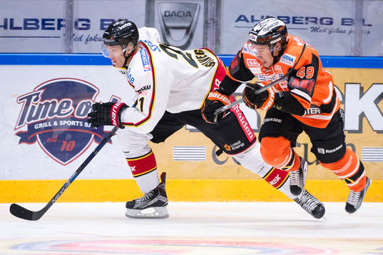 Luleås Emil Sylvegård och Karlskronas Filip Cruseman i
