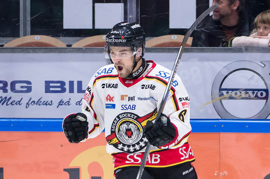 Luleås Craig Schira har gjort 1-0 till Luleå och jublar