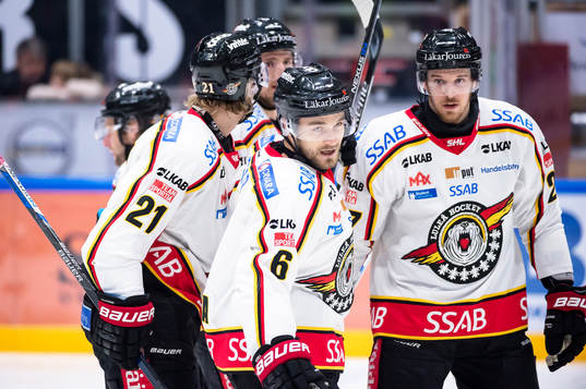 Luleås Craig Schira har gjort 1-0 till Luleå och jublar