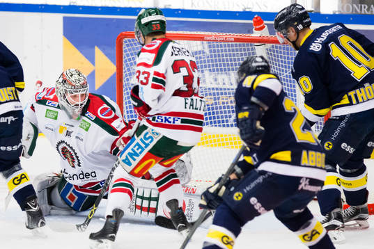 Frölundas målvakt Lars Johansson och Elias Fälth