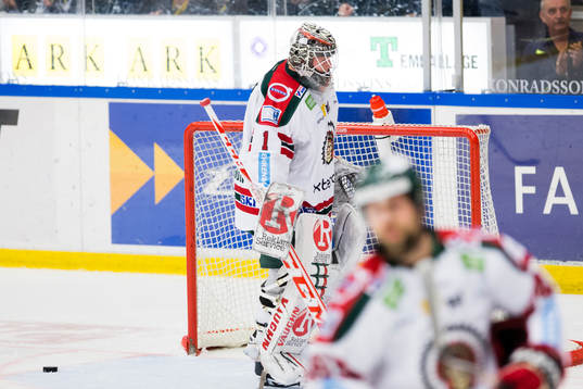 Frölundas målvakt Lars Johansson deppar