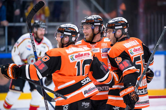 Karlskronas lag jublar då Jimmy Andersson (ej med på