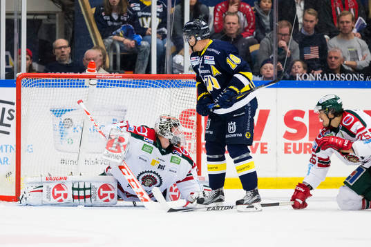 s Martin Thörnberg gör 2-1 bakom Frölundas målvakt Lars