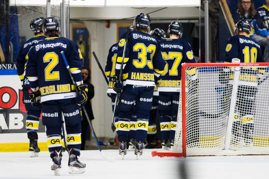 HV71 lämnar isen
