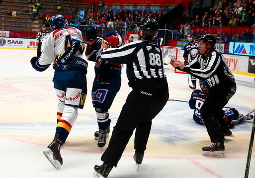 Djurgårdens Marcus Högström överfaller Linköpings