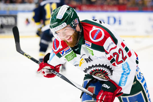 Frölundas Robin Figren grimaserar när han lämnar isen