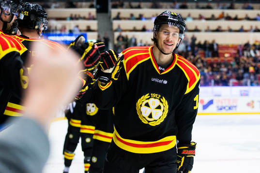 Brynäs Sondre Olden jublar