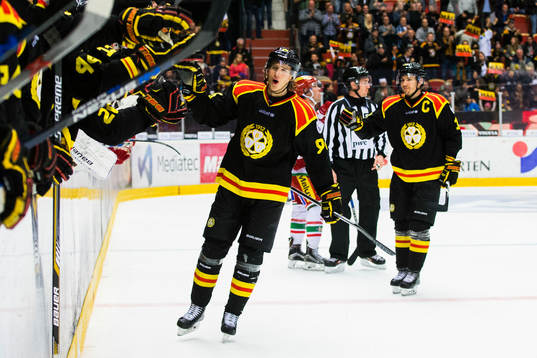 Brynäs Oskar Lindblom jublar