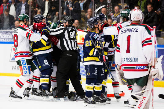 Gruff i slutet av matchen